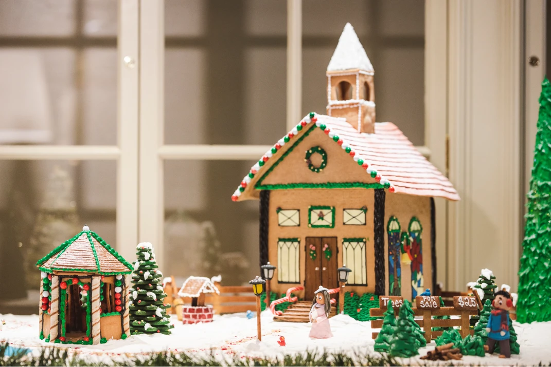 Embrace the magic of the holiday with a colonial Williamsburg experience
